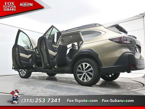 Used 2023 Subaru Outback Premium image 32