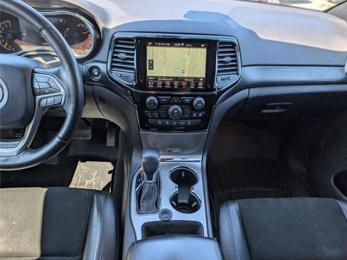 Used 2019 Jeep Grand Cherokee Altitude image 18