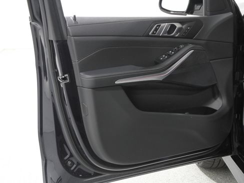 Used 2022 BMW X5 xDrive40i w/ M Sport Package image 4