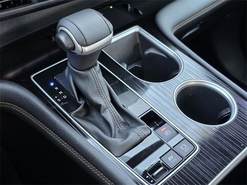 Used 2025 Toyota Sienna XLE Woodland Edition image 16