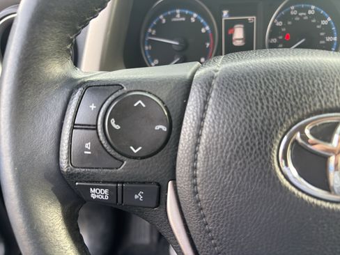 Used 2018 Toyota RAV4 XLE image 9
