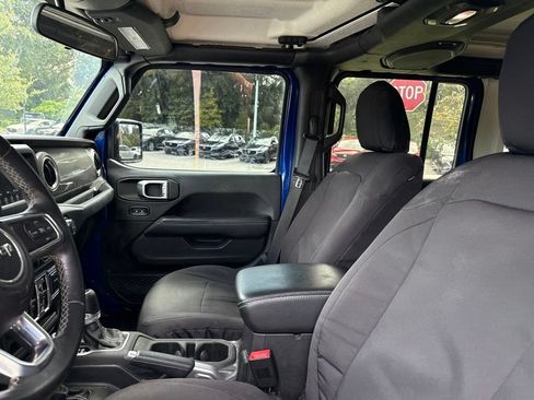 Used 2018 Jeep Wrangler Unlimited Sahara AWD/4WD image 16
