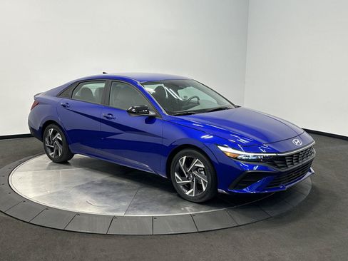 Certified 2025 Hyundai Elantra Sport FWD image 2