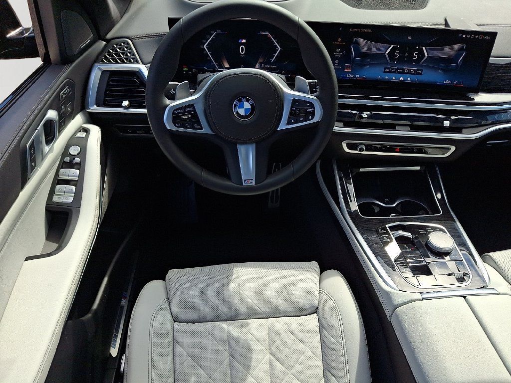 Used 2025 BMW X7 xDrive40i w/ M Sport Package AWD/4WD image 13
