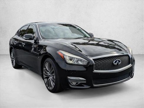 Used 2016 INFINITI Q70 3.7 image 3