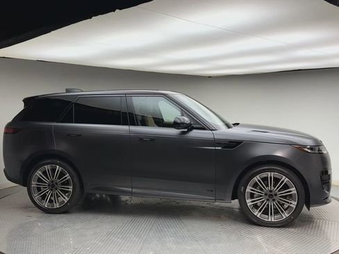 New 2026 Land Rover Range Rover Sport Dynamic SE AWD/4WD image 9