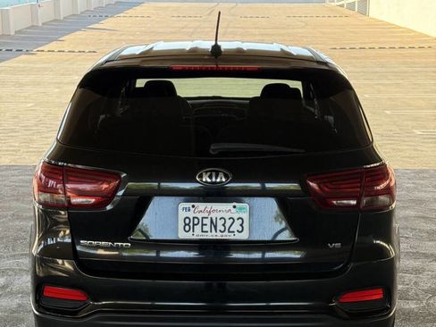 Used 2019 Kia Sorento AWD V6 image 11
