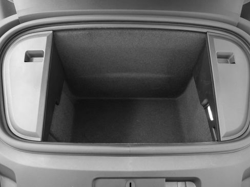 New 2025 Porsche Taycan image 18