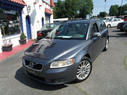 Used 2011 Volvo V50 T5 image 3