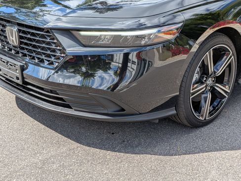 Used 2023 Honda Accord Sport image 9