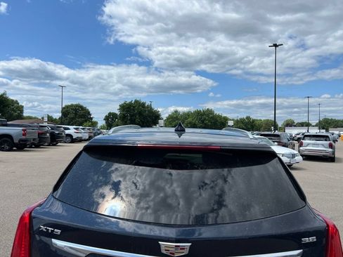 Used 2017 Cadillac XT5 Luxury w/ Driver Awareness Package AWD/4WD image 8