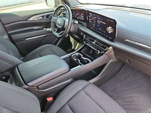 Used 2025 Chevrolet Traverse LT w/ Driver Confidence Package FWD image 28
