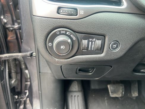 Used 2020 Jeep Cherokee Limited AWD/4WD image 30