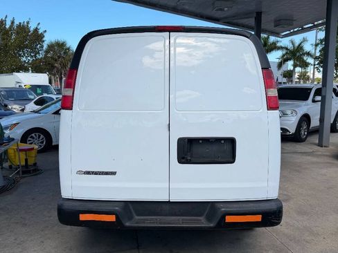 Used 2017 Chevrolet Express 2500 RWD image 6