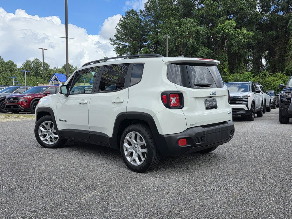 Used 2017 Jeep Renegade Latitude FWD image 4