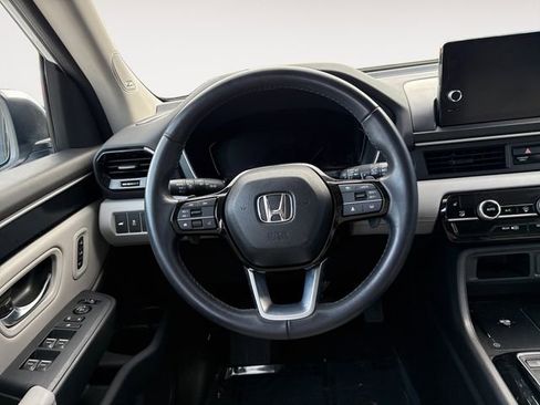 Used 2024 Honda Pilot Touring image 12