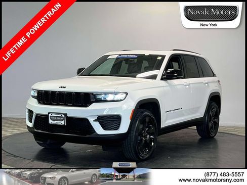 Used 2023 Jeep Grand Cherokee Altitude AWD/4WD image 4
