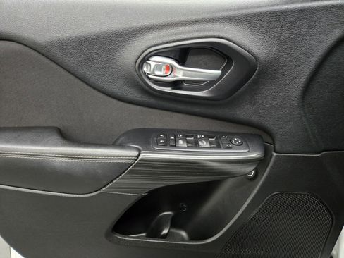 Used 2016 Jeep Cherokee Latitude w/ Comfort/Convenience Group image 14