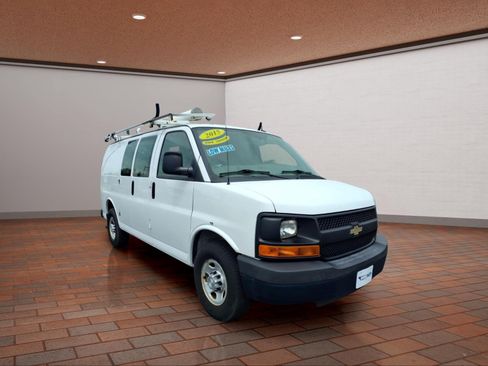 Used 2015 Chevrolet Express 2500 RWD image 2