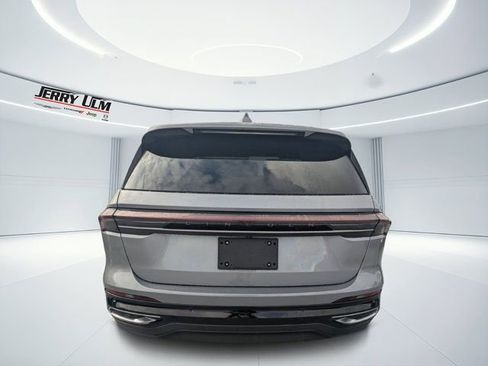 Used 2024 Lincoln Nautilus Premier w/ Equipment Group 102A image 4