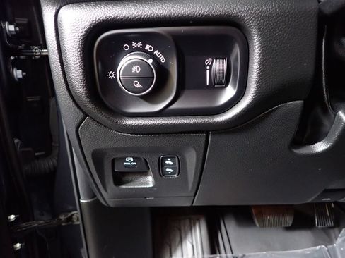 Used 2025 RAM 1500 Big Horn AWD/4WD image 24