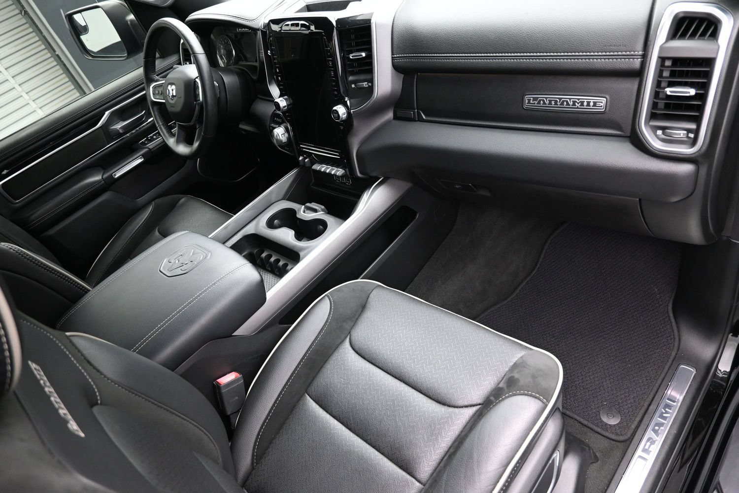 Used 2020 RAM 1500 Laramie w/ Sport Appearance Package AWD/4WD image 16