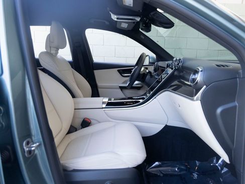 Used 2026 Mercedes-Benz GLC 300 image 27