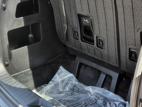 Used 2026 Kia Carnival EX FWD image 17