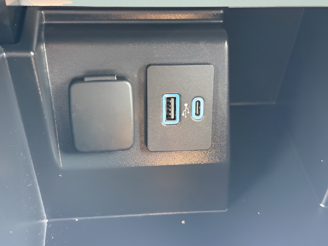 Used 2023 Ford Explorer XLT w/ Equipment Group 202A AWD/4WD image 12