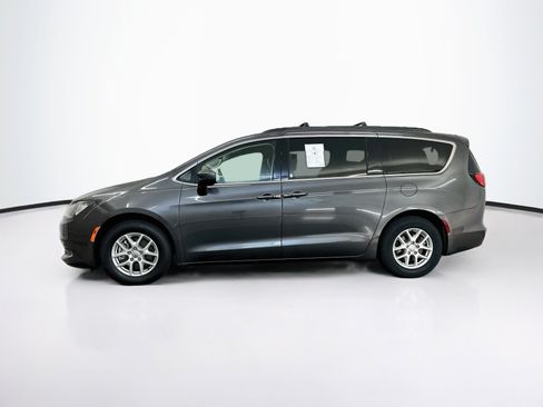 Used 2020 Chrysler Voyager Lxi FWD image 4