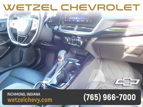 Used 2025 Chevrolet Trax RS w/ Sunroof Package FWD image 18