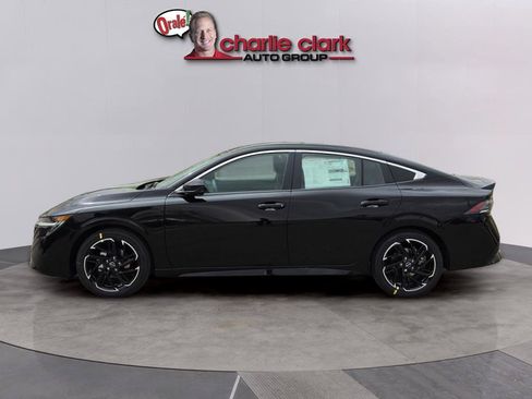 New 2026 Nissan Sentra SR w/ Floor Mat Package FWD image 3