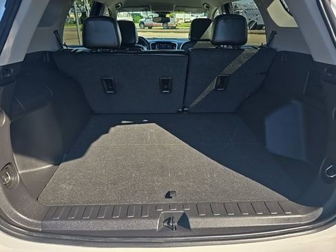 Used 2024 GMC Terrain SLT image 14