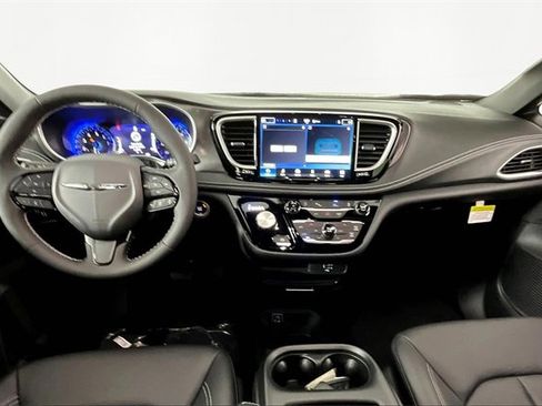 New 2026 Chrysler Pacifica Select w/ S Appearance Package image 6