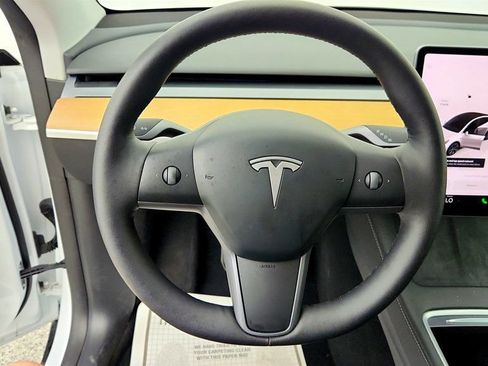 Used 2025 Tesla Model Y Long Range AWD/4WD image 13
