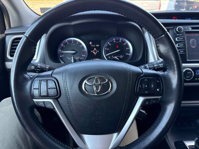 Used 2019 Toyota Highlander XLE AWD/4WD image 13