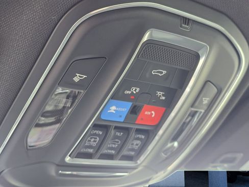 New 2026 Jeep Grand Cherokee Limited w/ Luxury Tech Group II image 27