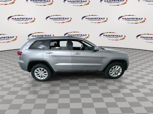 Used 2021 Jeep Grand Cherokee Laredo w/ Security & Convenience Group AWD/4WD image 9