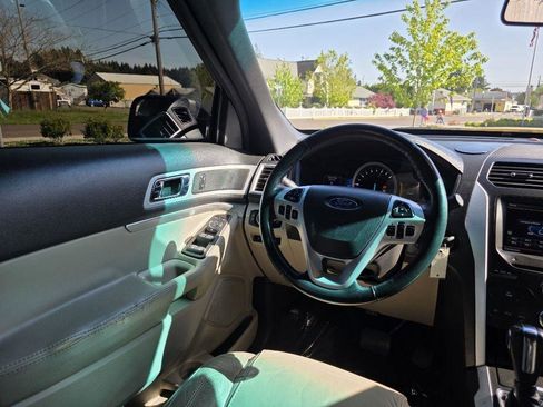 Used 2014 Ford Explorer XLT w/ Equipment Group 202A FWD image 10