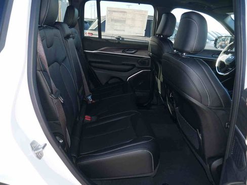 New 2025 Jeep Grand Cherokee Limited w/ Luxury Tech Group II image 23