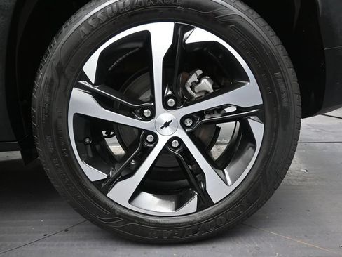 Used 2024 Chevrolet Trax RS w/ Sunroof Package FWD image 10