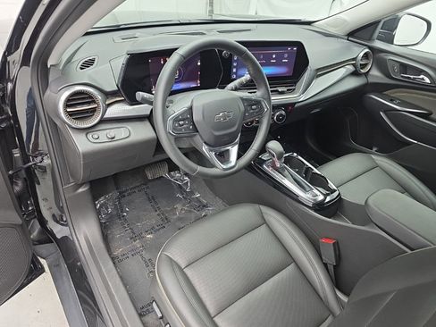 Used 2025 Chevrolet Trax ACTIV FWD image 11
