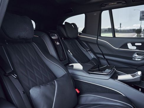 Used 2024 Mercedes-Benz Maybach GLS 600 4MATIC image 33