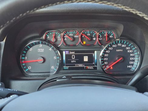 Used 2018 Chevrolet Suburban LT image 17