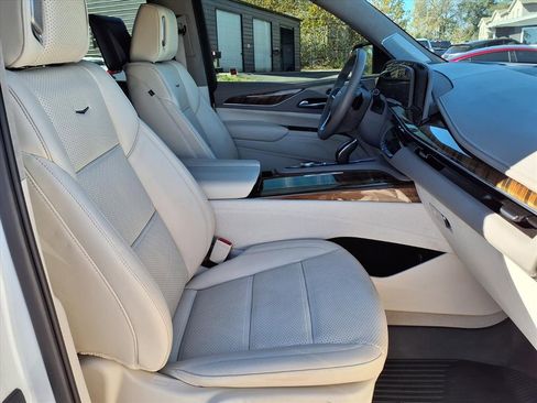 Used 2022 Cadillac Escalade Premium Luxury Platinum w/ Heavy-Duty Trailer Package image 14