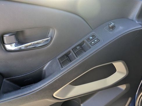 Used 2022 Nissan Frontier SV w/ Graphics Package image 9