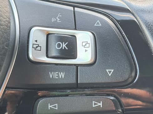 Used 2021 Volkswagen Tiguan SE R-Line AWD/4WD image 18
