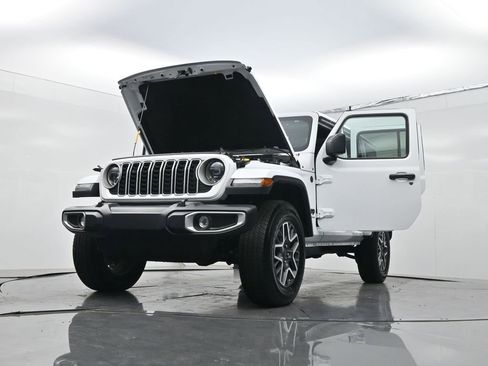 Used 2026 Jeep Wrangler Unlimited Sahara AWD/4WD image 30