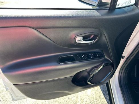 Used 2018 Jeep Renegade Altitude image 12