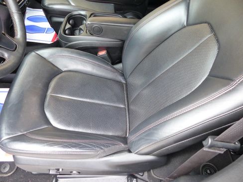 Used 2020 Chrysler Pacifica Touring-L FWD image 20